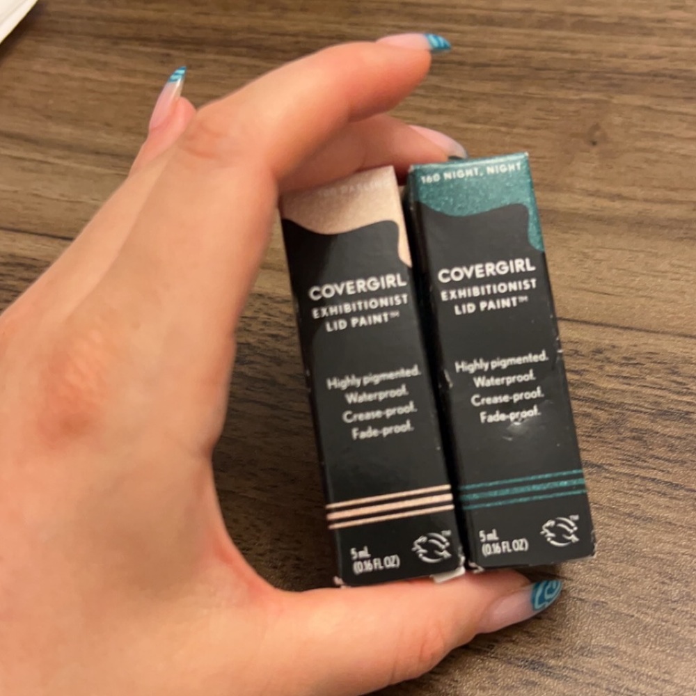 COVERGIRL EXHIBITIONIST LID PAINT - 2 Eyeshadows